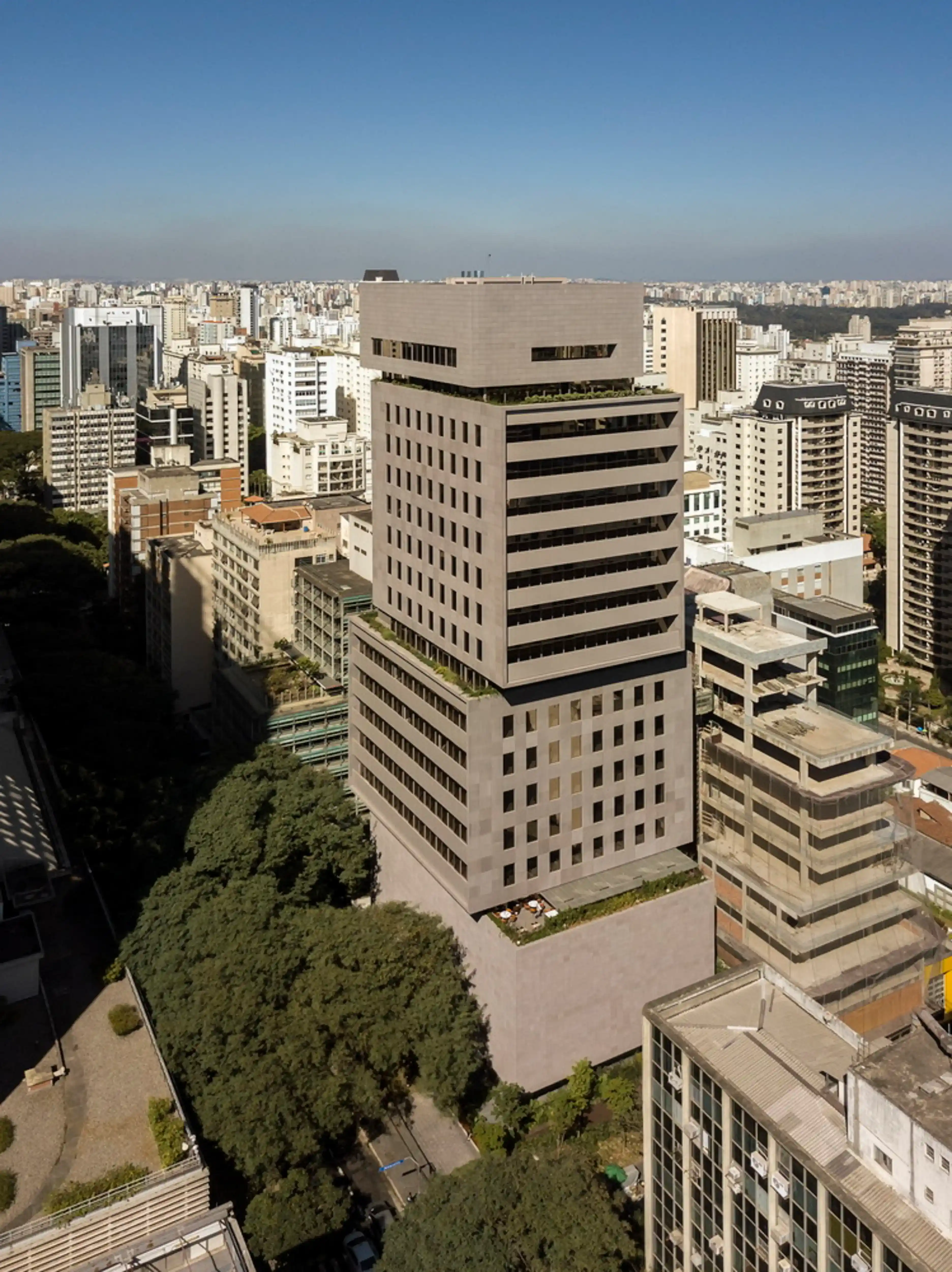 bn-engenharia-edificio-santos-augusta-1-piso-paredes-teto-granito-cinza-abbsoluto-granito-cinza-andorinha-di-marmore-copiar