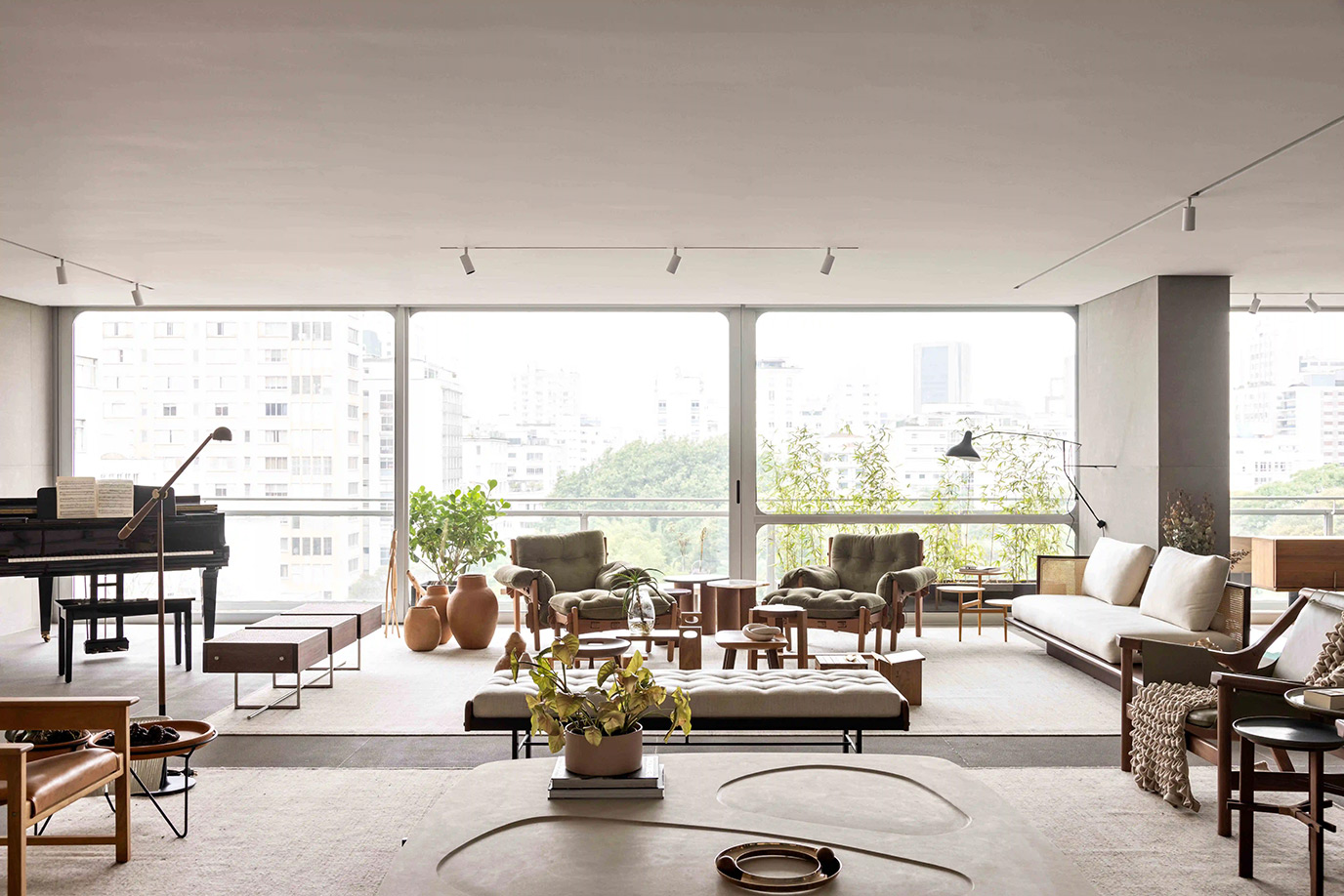 fgmf-arquitetura-rmr-engenharia-vilaboim-piso--basalto-basaltite-cinza-serrado-di-marmore-(2)-copiar