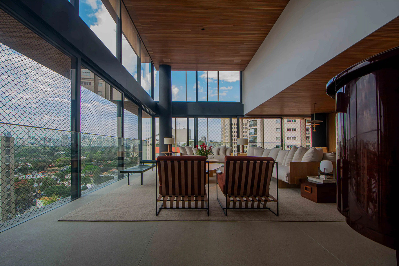 jacobsen-arquitetura-bm-engenharia-triplex-itaim-sala-piso-granito-branco-itauna-jateado-di-marmore-(1)-copiar