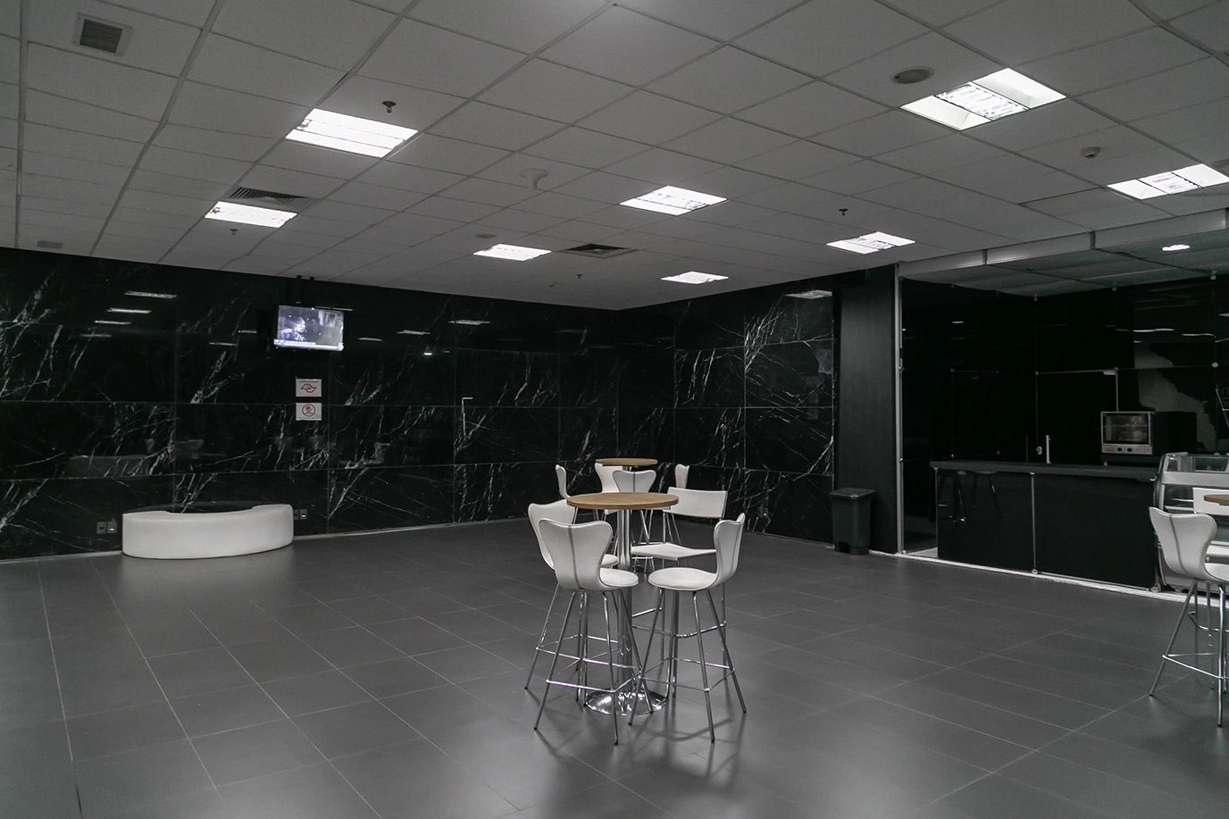 novonor-arena-corinthians-14-piso-basalto-parede-marmore-nero-marquina-copiar