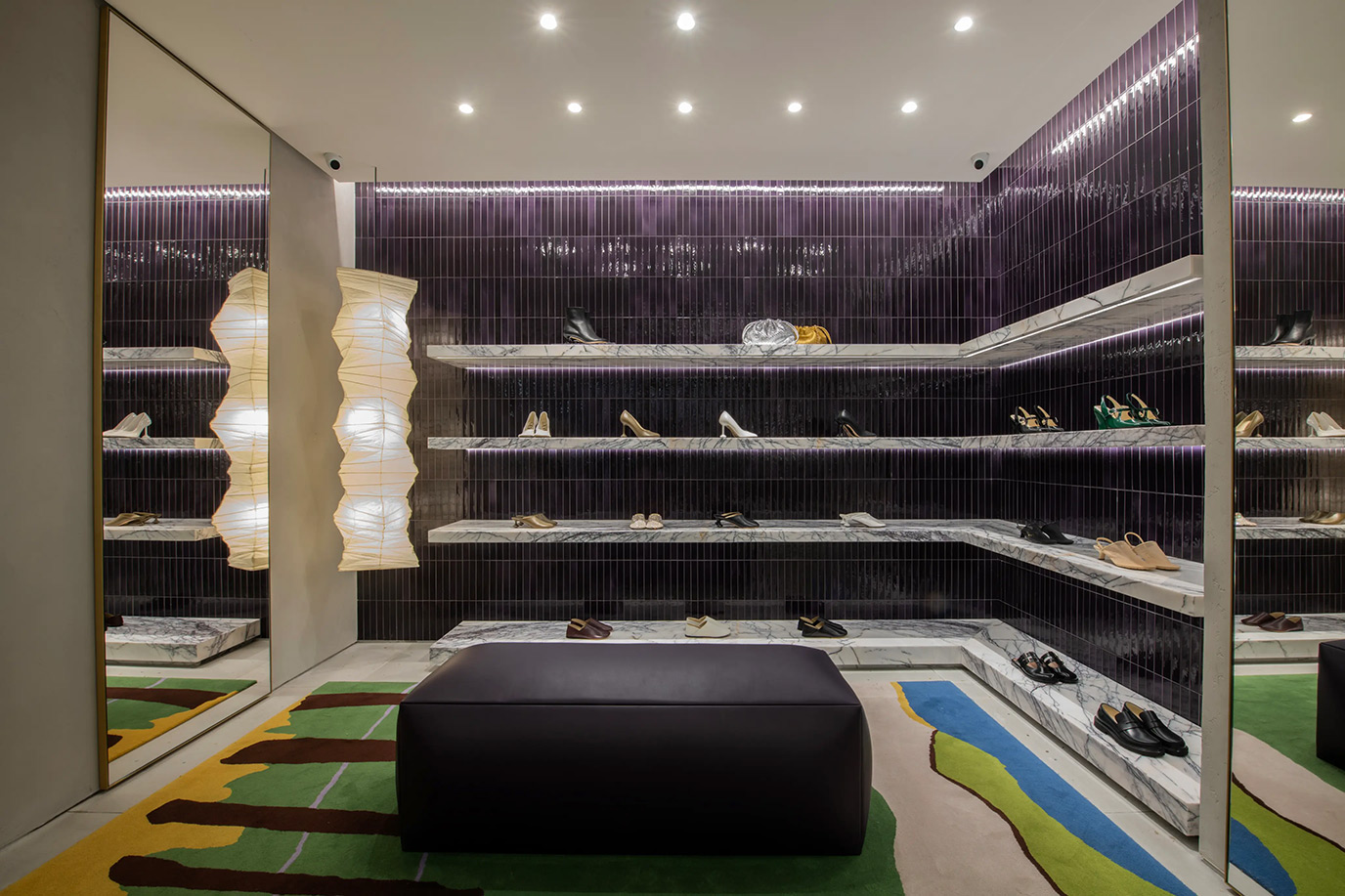 saeng-eng-loewe-13-prateleiras-marmore-calacatta-italiano-viola-di-marmore-copiar