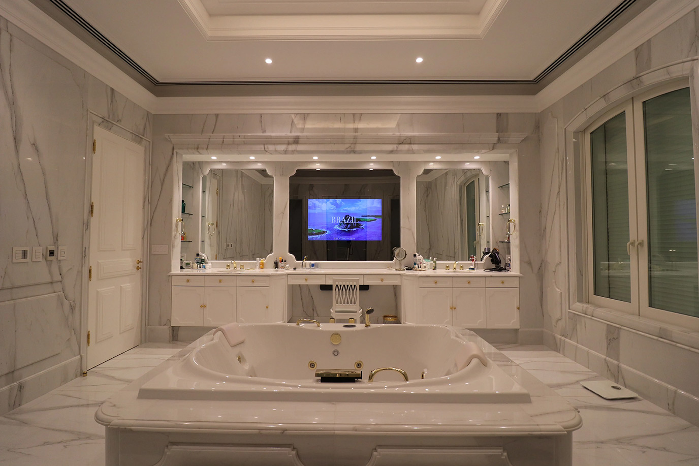 piso-parede-bancada-lavatorio-nicho-banheira-marmore-calacatta-arabescato-di-marmore--r