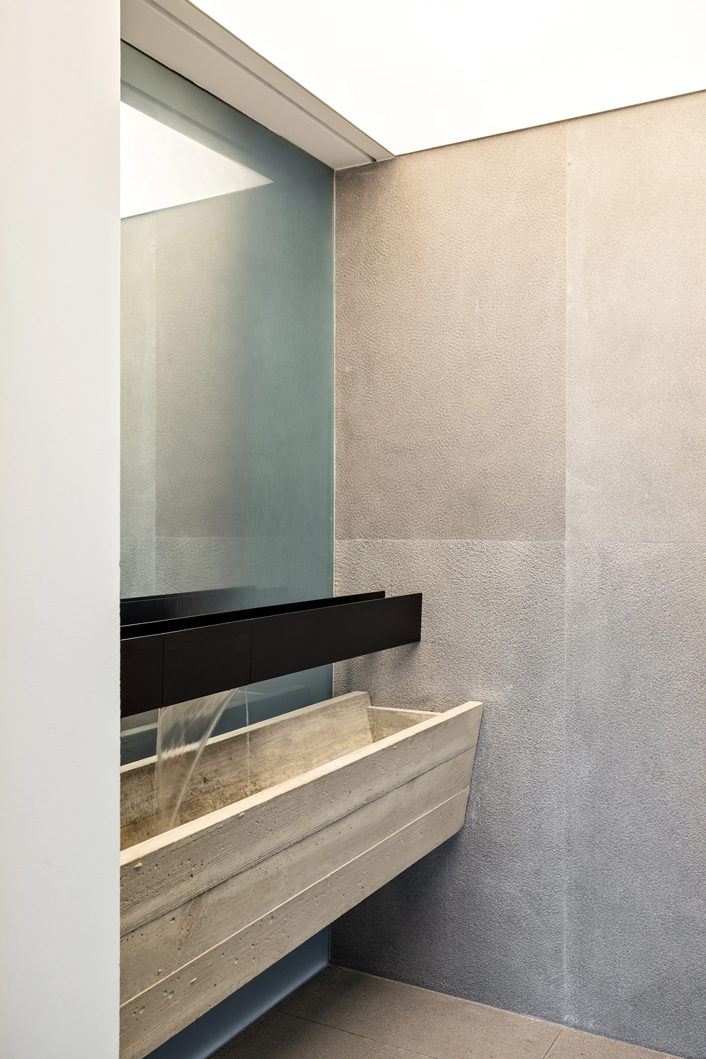 vilaboim-piso-parede-peitoril-basalto-basaltite-cinza-serrado-di-marmorer