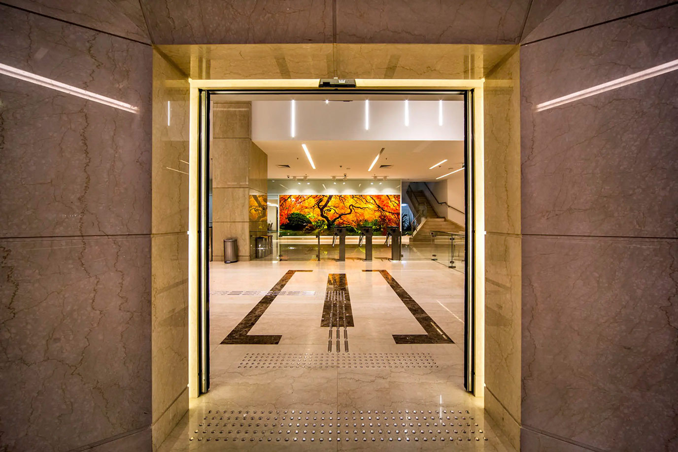 afonco-franca-engenharia-hospital-nove-de-julho-piso-pilares-marmore-botticino-3-di-marmorer