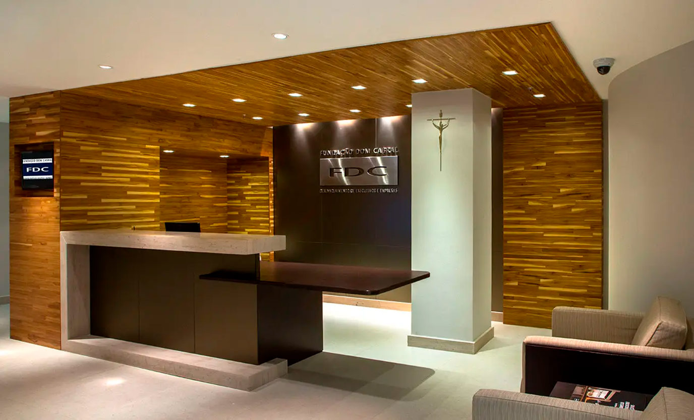 fundacao-dom-cabral-rj-01-balcao-limestone-saint-remyr