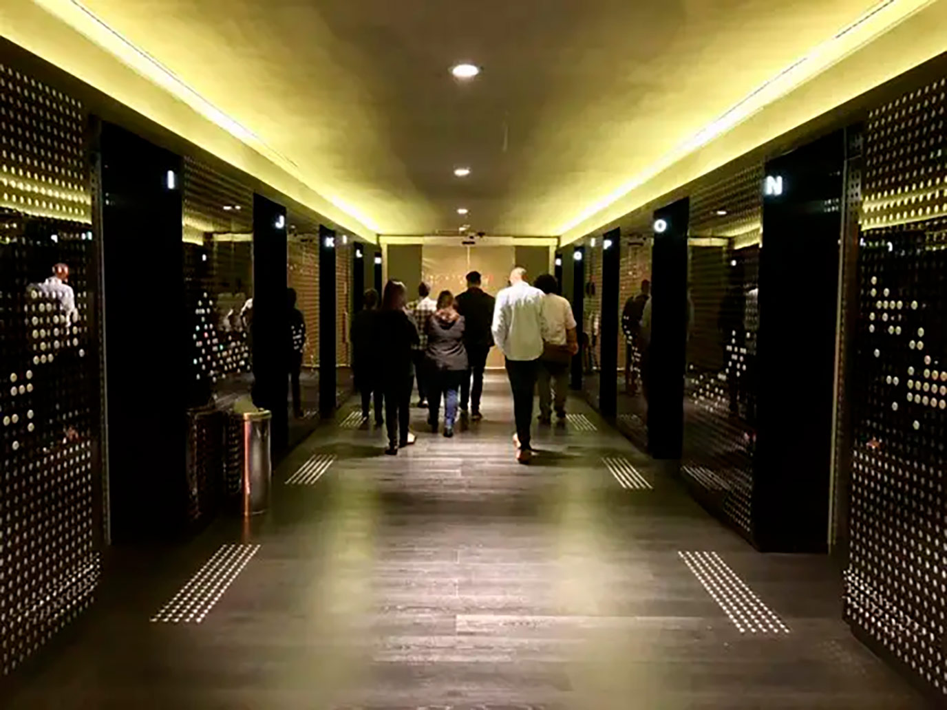 saeng-eng-google-16-piso-hall-elevador-granito-preto-sao-gabriel-levigado-di-marmore