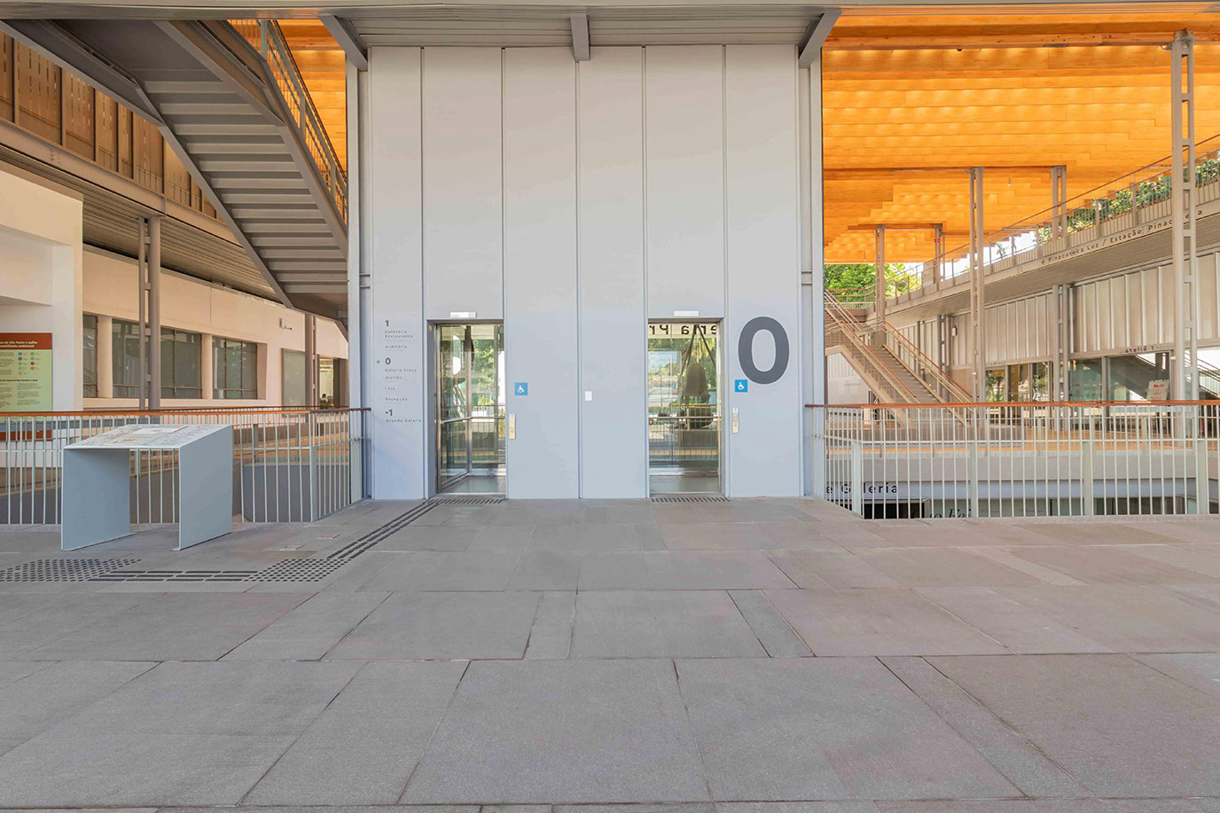 silvio-oksman-afonso-franca-engenharia-pinacoteca-contemporanea-elevador-piso-basalto-granito-preto-levigado-di-marmore-(2)