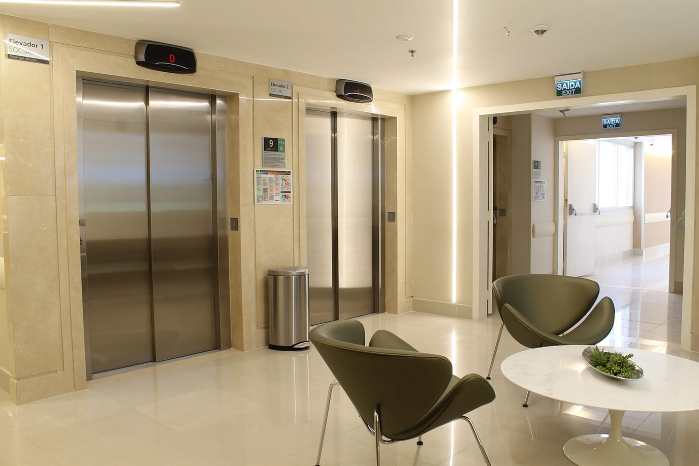 afonco-franca-engenharia-hospital-nove-de-julho-piso-pilares-marmore-botticino-elevadores-marmore-crema-marfil-13-di-marmore