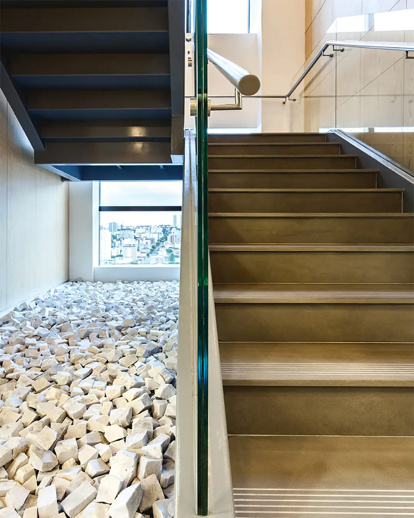 athie-wohnrath-itau-bba-34-piso-limestone-blue-levantina-di-marmore