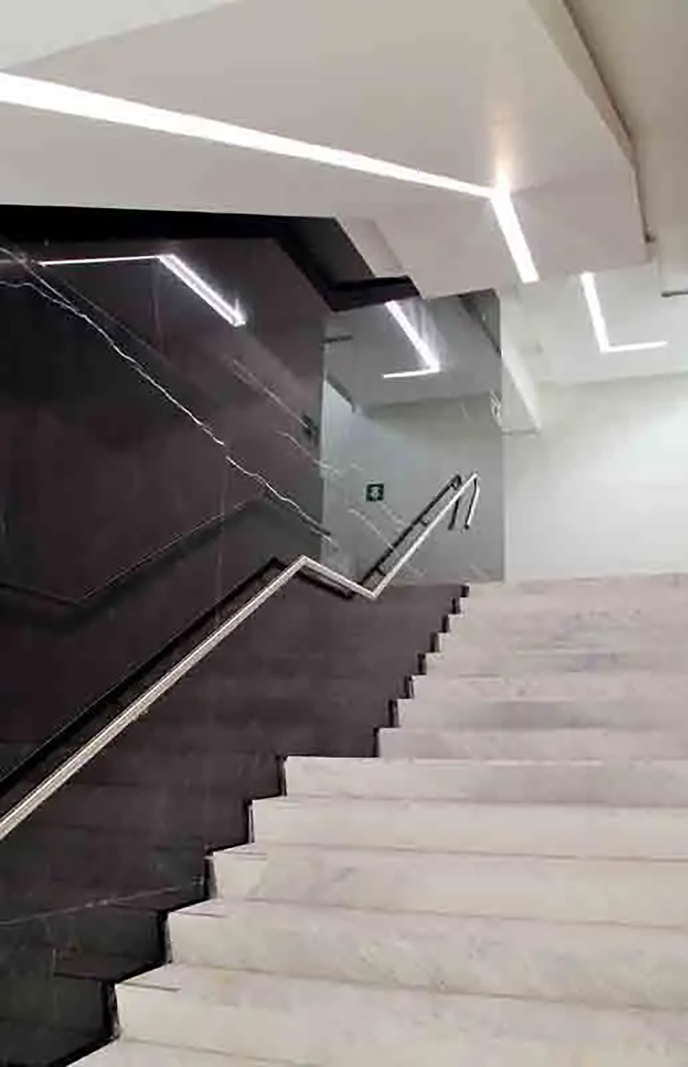 odebrecht-corinthians-escada-piso-marmore-branco-pigues-di-marmore-(2)