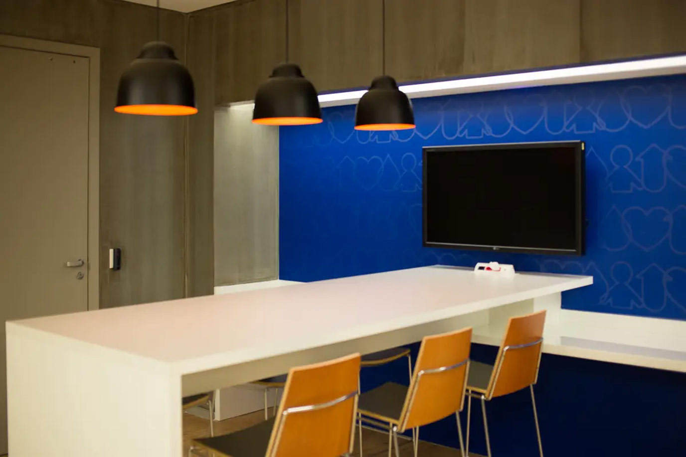 athie-wohnrath-pepsico-16-mesa-bancada-marmoglass-white