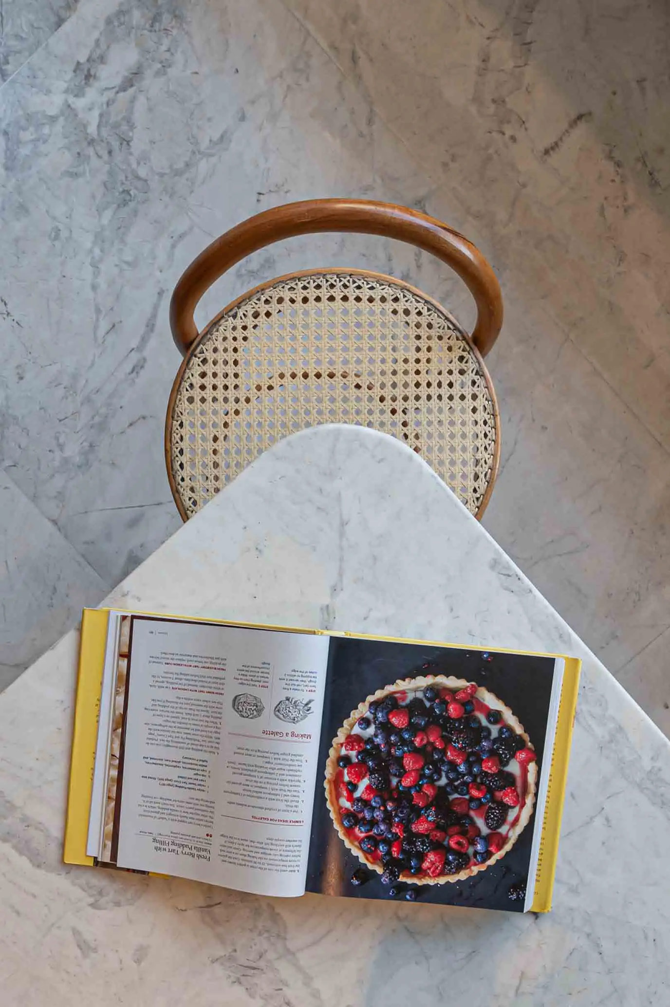 anastassiadis-retrofit-higienopolis-banho-piso-parede-nicho-lavatorio-marmore-branco-parana-argento-levigado-di-marmore--3--(3)