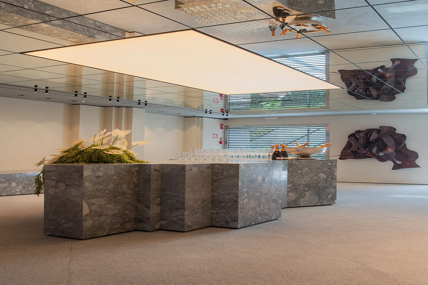 saeng-7884-andrea-bogosian-entrada--arabescato-lunar-di-marmore