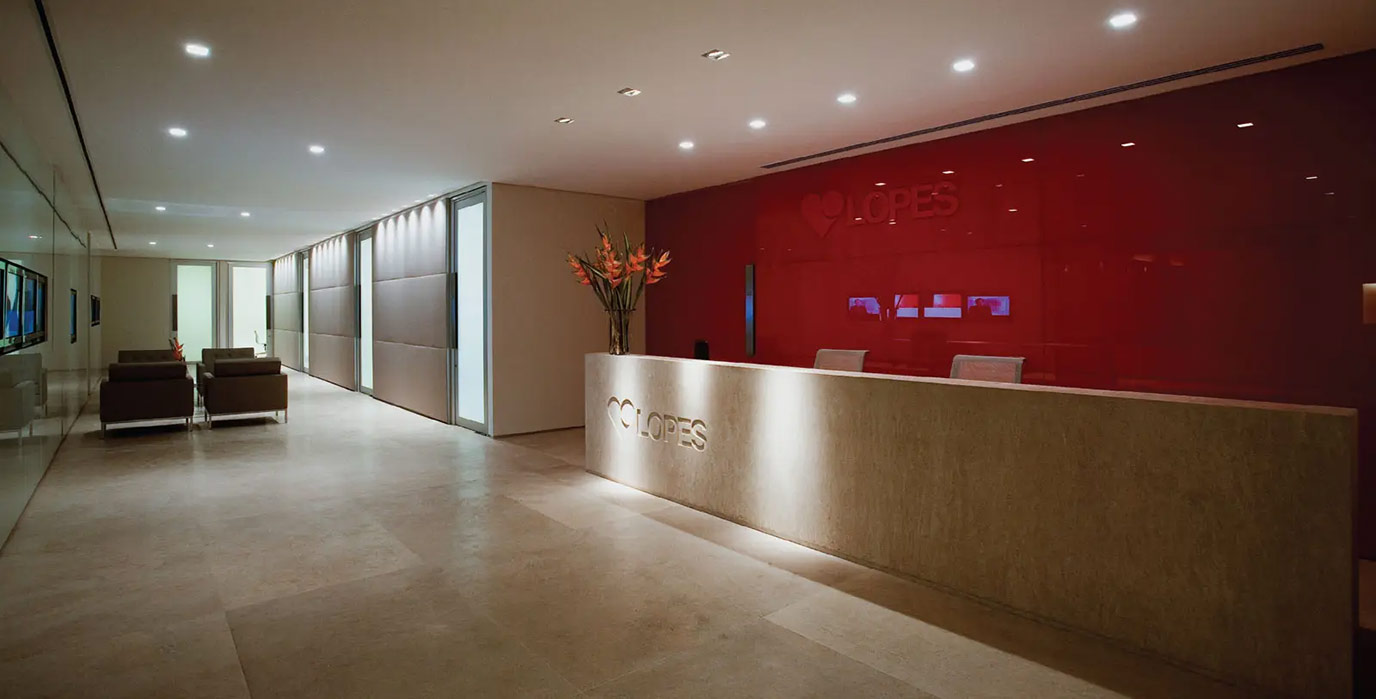 lopesbalcaologobaixorelevopisomontcharmotdimarmore