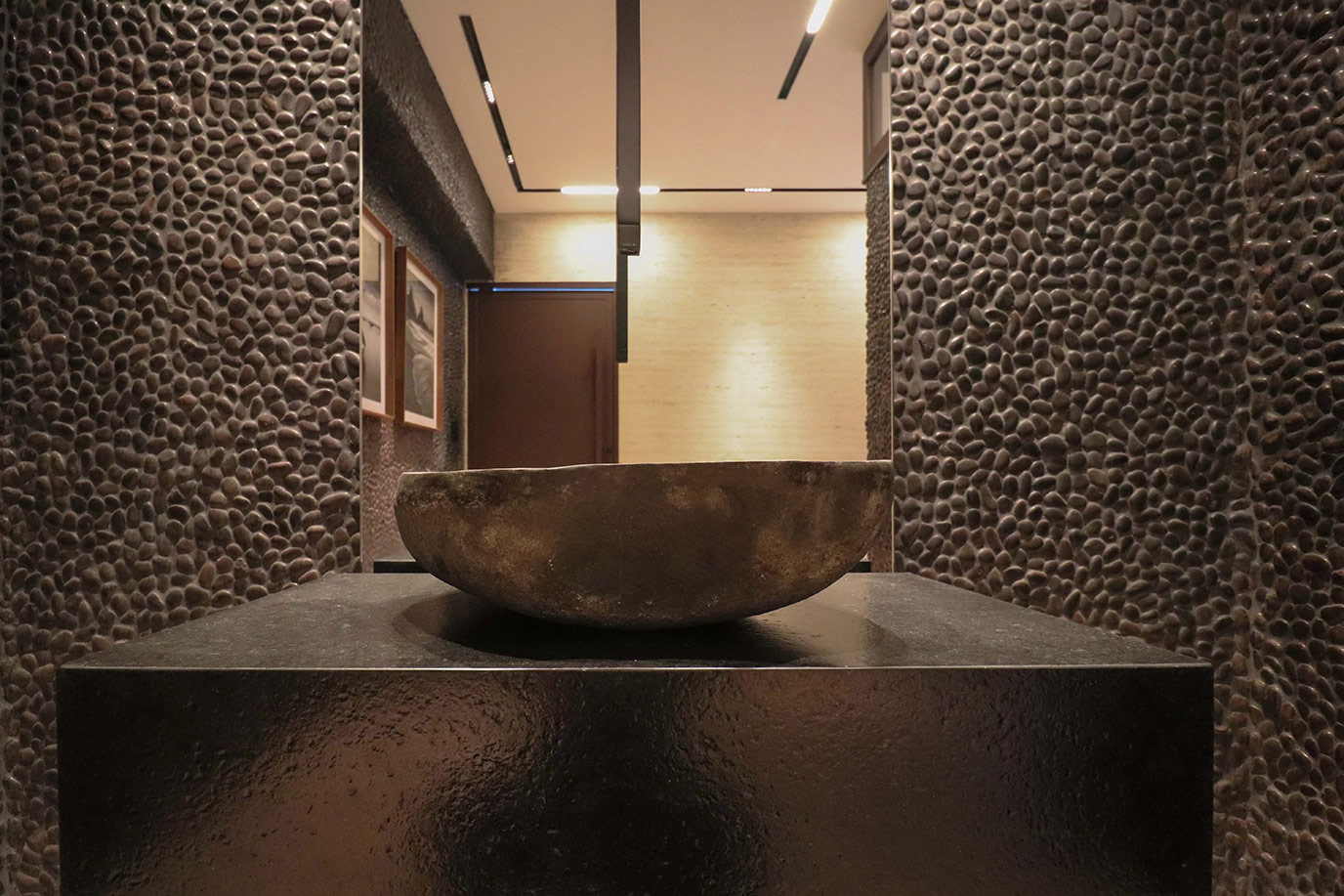 obra-alphaville-lavatorio-granito-sao-benedito-bruto-levigado-piso-travertino-romano-di-marmore-2